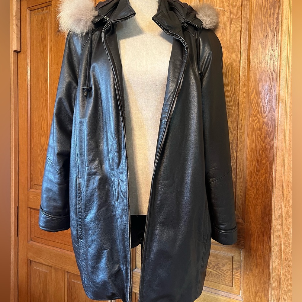 Field Gear size Large leather coat with raccoon trim on removable hood size L